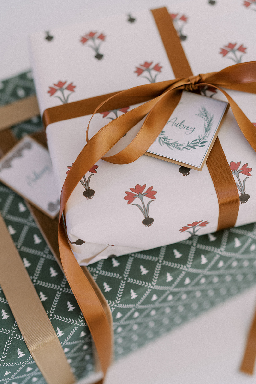 Free Printable Christmas Wrapping Paper and Tags